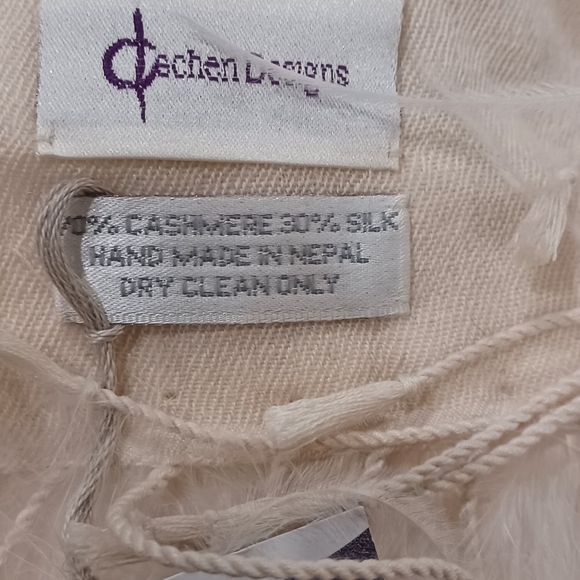 NWT Ivory Pashmina with Ostrich Feather Trim 28x82 - Picture 4 of 4